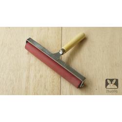 ลูกกลิ้งล้อยาง ด้ามไม้ 8 นิ้ว