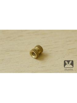 พุกตัวเมียทองเหลือง M4x8 mm แบบตัน