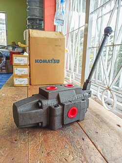 วาล์วควบคุมทิศทางมือโยก (Manually Operated Directional Valve) JGH รุ่น DMT Series