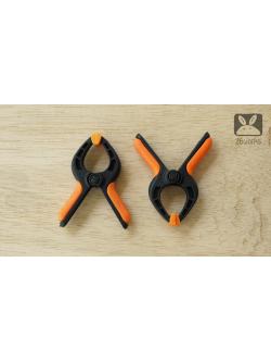 สปริงแคล้มป์ พลาสติก 32 mm ยาว 85 mm ชุดละ 2 อัน