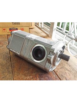 ปั้มไฮดรอลิค (Hydraulic gear Pump) Shimadzu รุ่น D1-18.11A2H9-R296