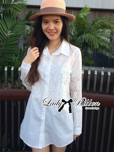 พร้อมส่ง เชิ้ตขาวตัดต่อผ้าลูกไม้ตกแต่งมุก