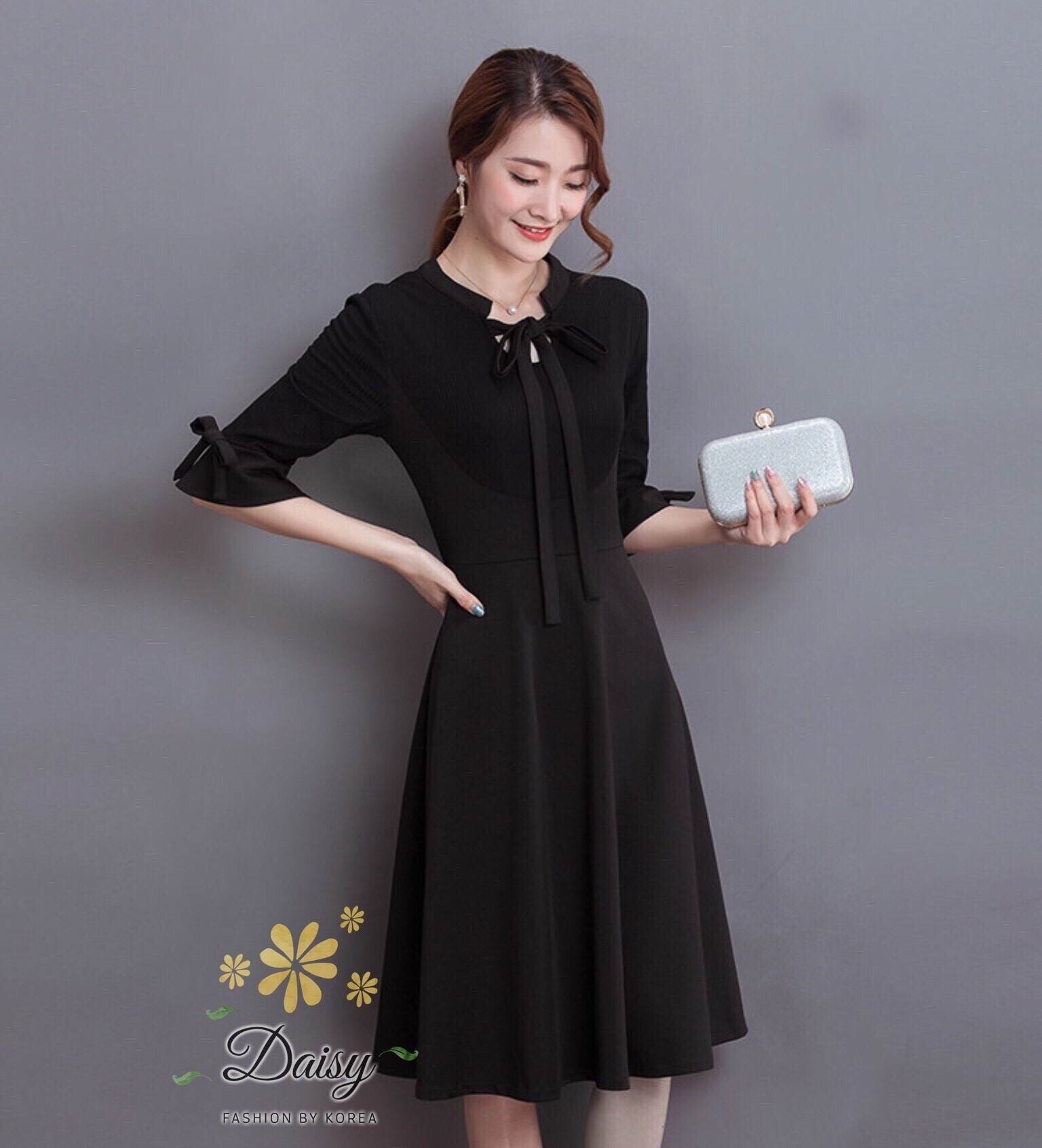 พร้อมส่ง เดรสสีดำอัดพรีทที่หน้าอก