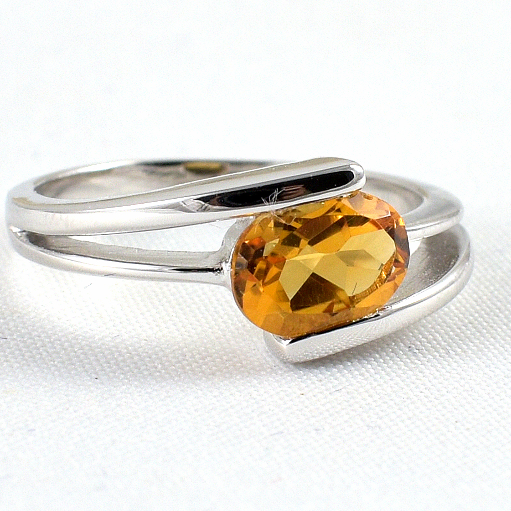 SKJewelryfactory แหวนเงินแท้ 92.5% ฝังพลอยซิทรินแท้ ออกแบบเรียบง่าย แต่ทันสมัย ER01466-CIT