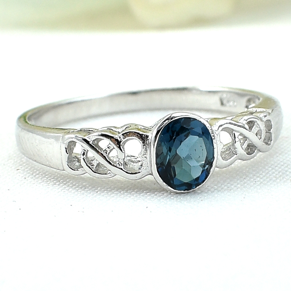 SKJewelryfactory แหวนเงินแท้ 92.5% ฝังพลอยลอนดอนบลูโทปาซแท้ สไตล์เเหวนพลอยเม็ดเดี่ยว ER01742-LBT