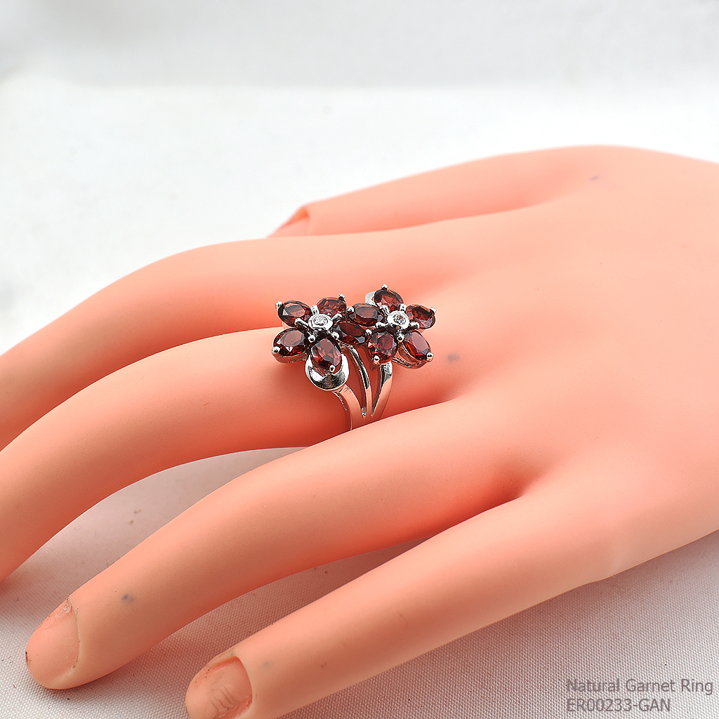 SKJewelryFactory แหวนดอกไม้ พลอยโกเมนแท้ ตัวเรือนเงินแท้ ชุบทองคำขาว ER00233-GAN