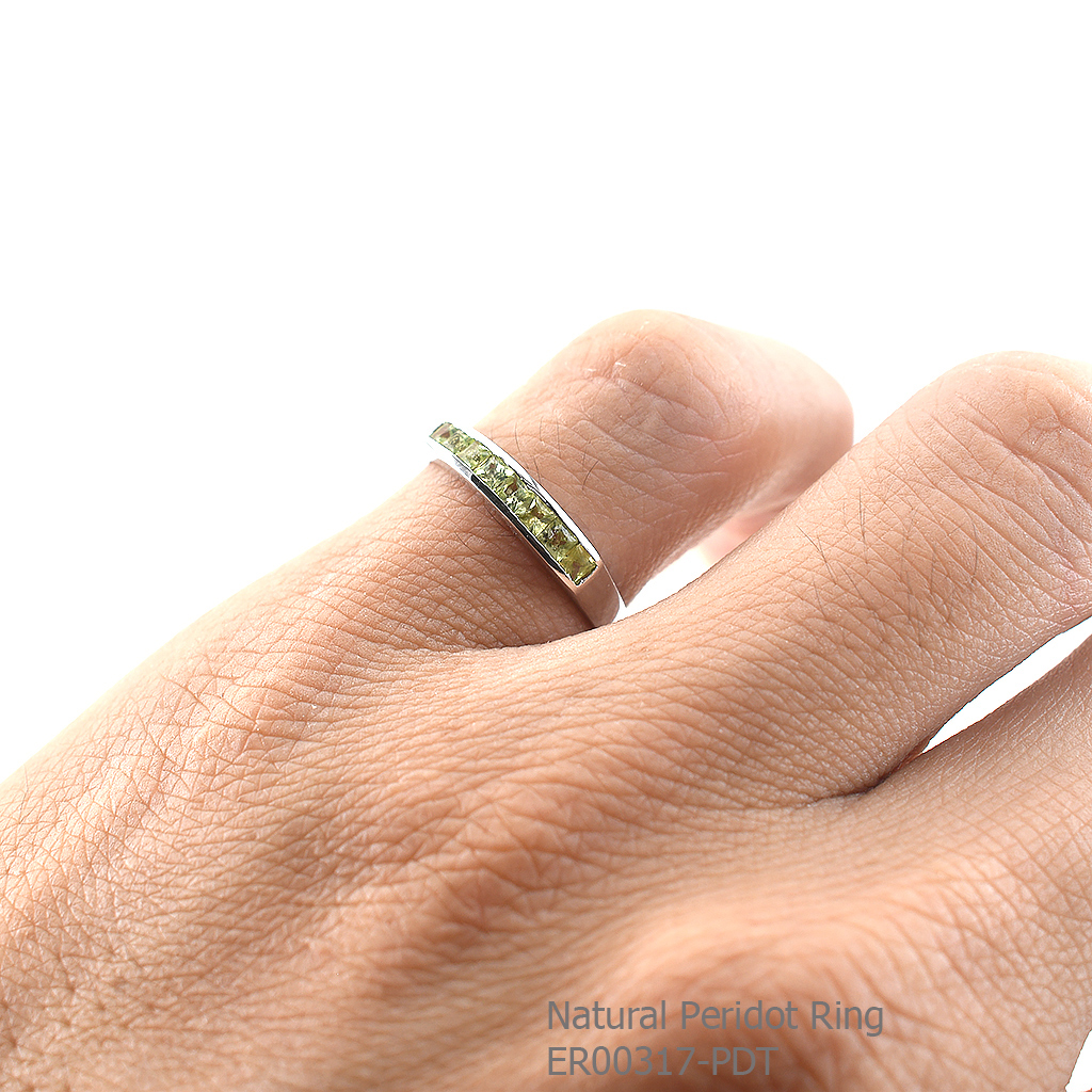 SKJewelryfactory แหวนเงินแท้ 92.5% ฝังพลอยเพอริดอทแท้ สไตล์แหวนแถว ER00317-PDT