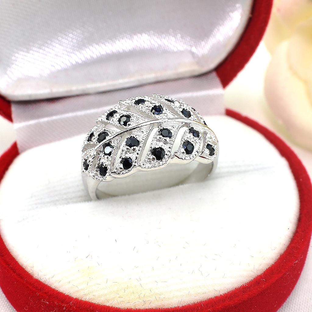 SKJewelryfactory แหวนใบไม้เงินแท้ 92.5% ฝังพลอยไพลินแท้ ER01072-BSA
