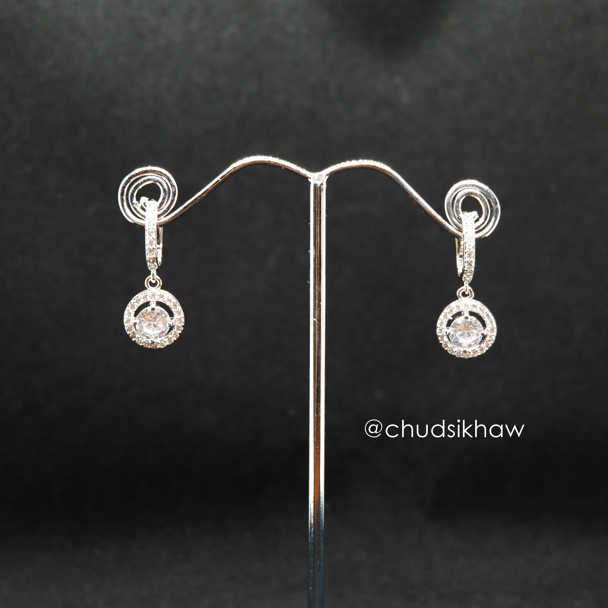 ต่างหูหลายแบบน่ารัก เล่นไฟ มุกแวววาว สวย ราคา 190 - 350 บาท