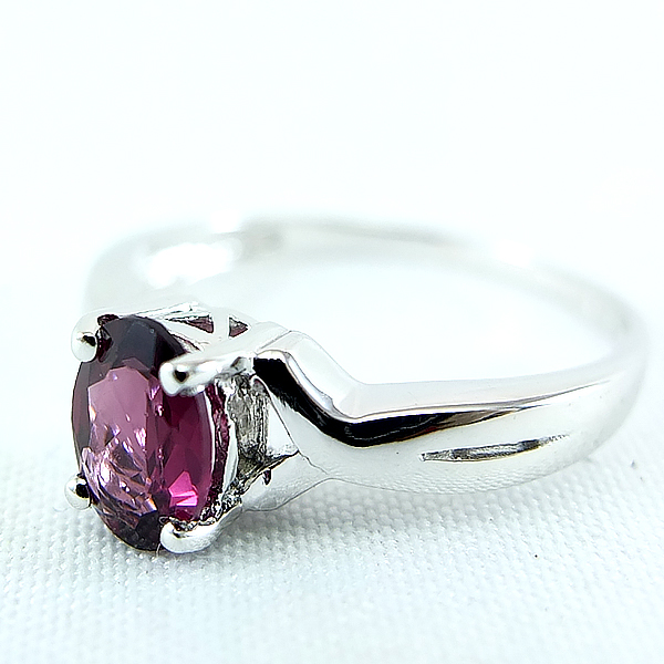 SKJewelryFactory แหวนพลอยเม็ดเดี่ยว แหวนเงินแท้ 92.5% ฝังพลอยโรโดไลท์การ์เน็ตแท้ ER01748-RGN