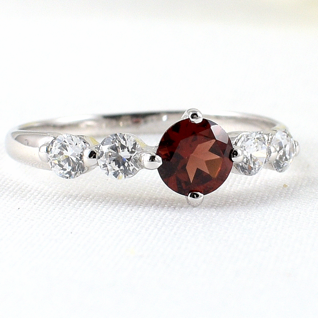 SKJewelryFactory แหวนโกเมนแท้ สไตล์แหวนชูยอด โดดเด่นมีเอกลักษณ์ ER00728-GAN