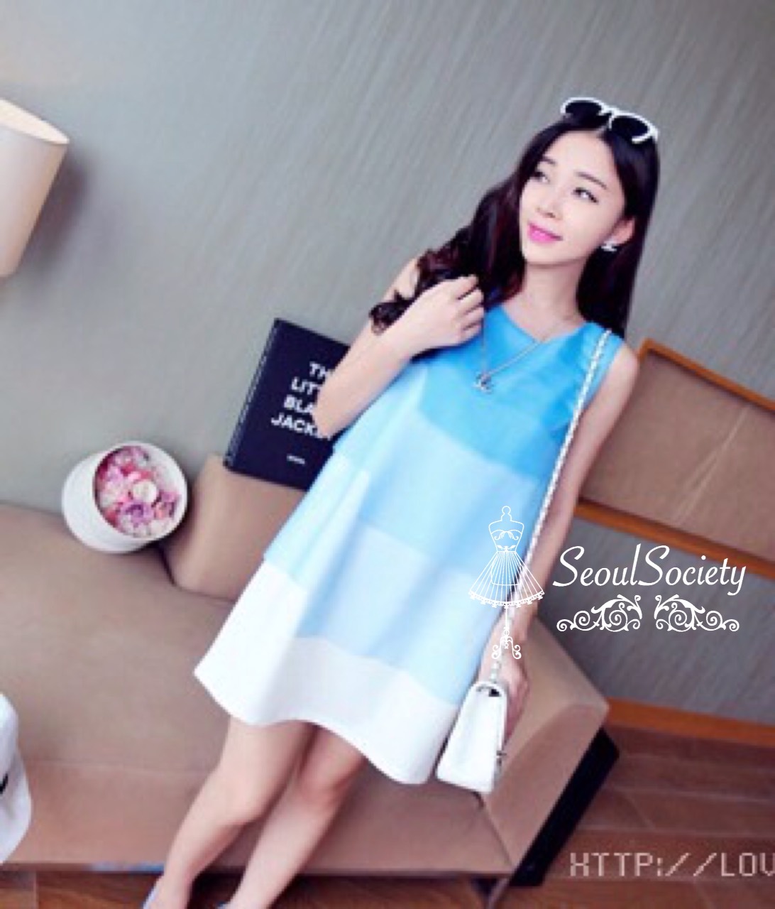พร้อมส่ง เดรสแขนกุดโทนสีฟ้าขาวเล่นระดับเป็นชั้นๆ