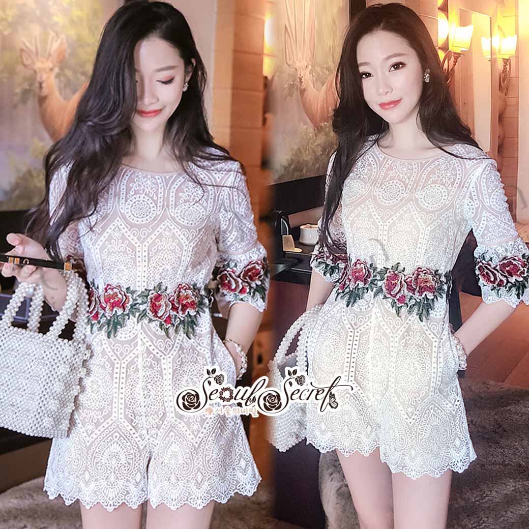 เสื้อผ้าเกาหลี พร้อมส่ง จั้มสูท ขาสั้น เนื้อผ้าแก้วปักลาย