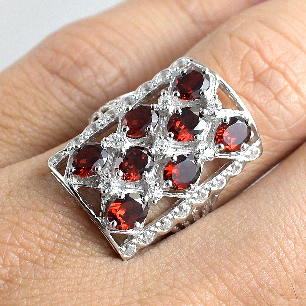 SKJewelryFactory แหวนพลอยโกเมนแท้ ตัวเรือนเงินแท้ ดีไซน์หน้าแหวนทรงสี่เหลี่ยมผืนผ้า เหมาะสวมใส่นิ้วกลาง ER00841-GAN
