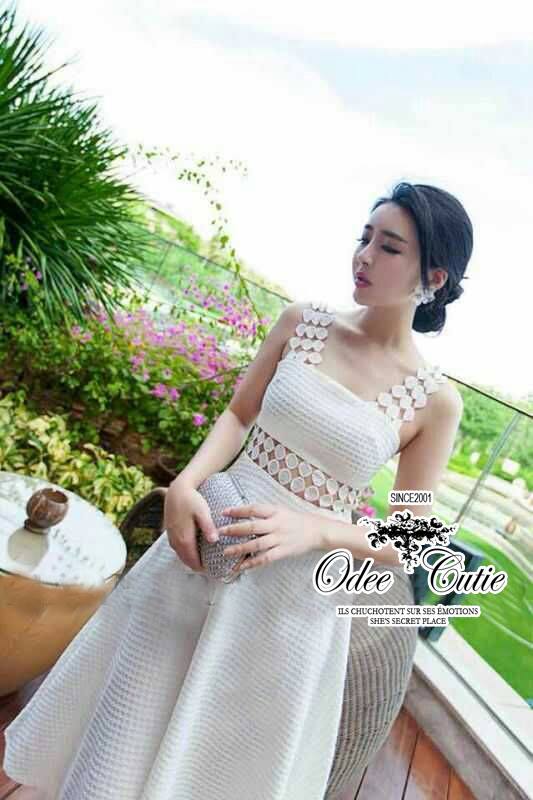 พร้อมส่ง ตัดต่อลูกไม้เซาะลายคล้องไหล่