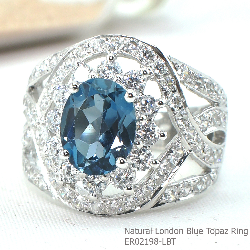 SKJewelryfactory แหวนเงินแท้ ฝังพลอยลอนดอนบลูโทปาซแท้ ล้อมเพชร ดีไซด์หรูหราอลังการณ์ ER02198-LBT