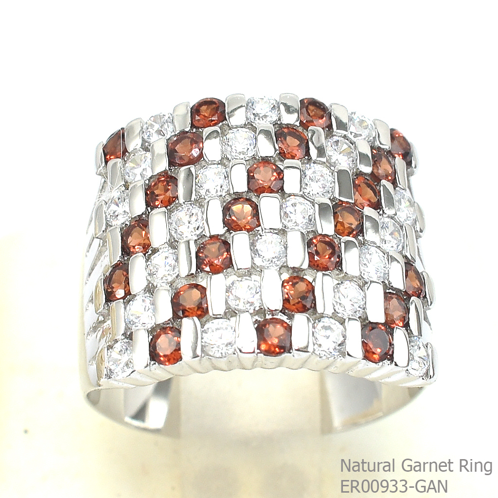 SKJewelryFactory แหวนโกเมนแแท้สลับเพชร ดีไซน์หน้าสี่เหลี่ยม ฝังพลอยทแยงสีสลับเพชร ตัวเรือนเงินแท้ ER00933-GAN