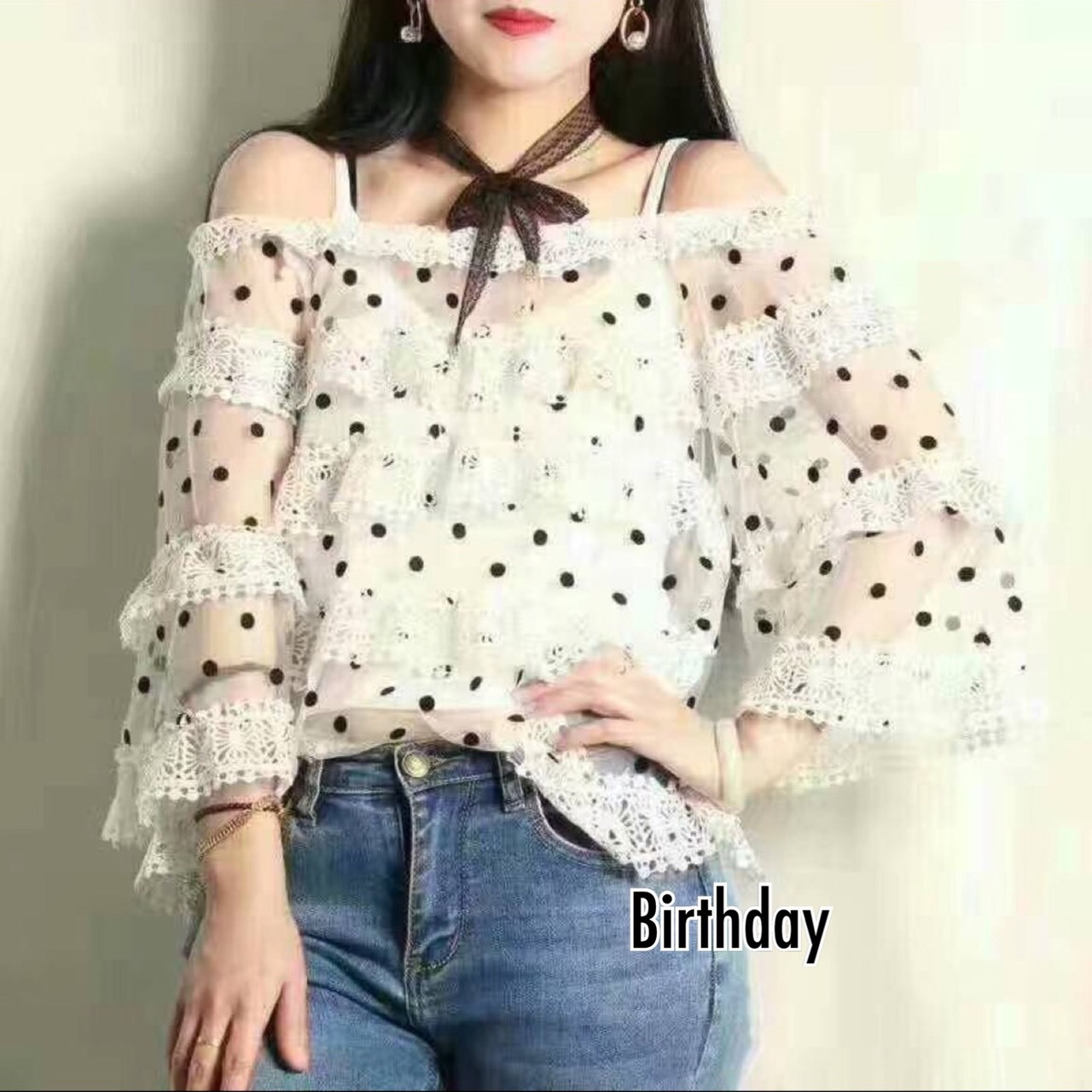 เสื้อเกาหลี พร้อมส่ง เสื้อคอปาด ผ้าตาข่ายนิ่มลายจุด