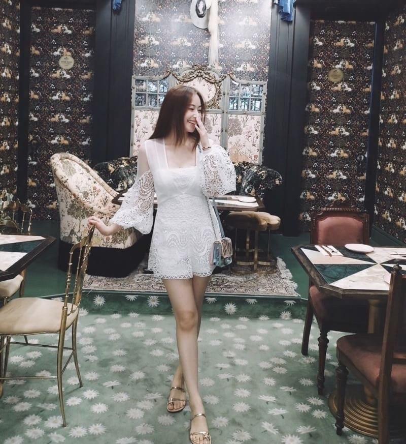 เสื้อผ้าเกาหลี พร้อมส่ง Jumpsuit ขาสั้น ผ้าลูกไม้
