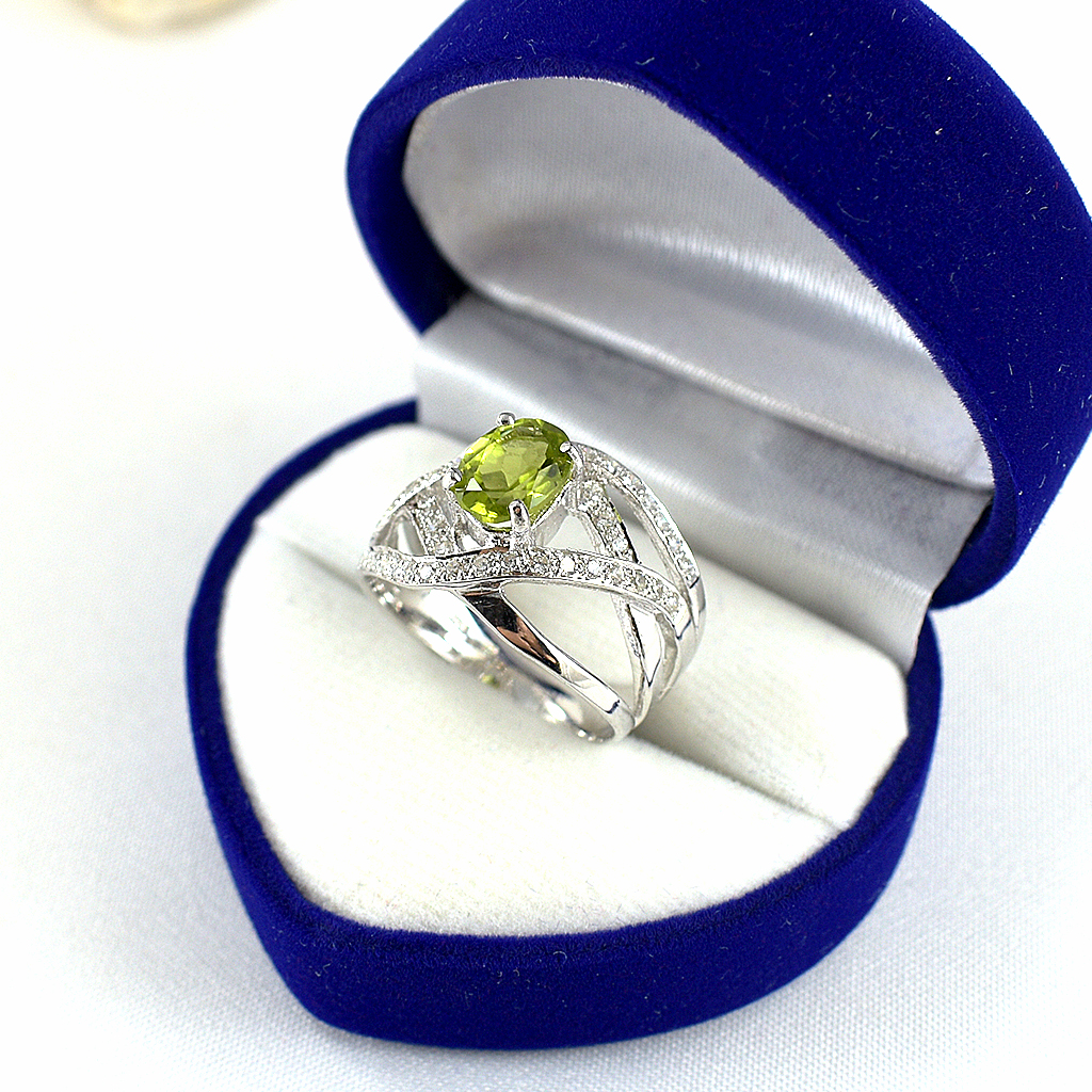 SKJewelryfactory แหวนพลอยเพอริดอทแท้ ตัวเรือนเน้นดีดีไซน์ แหวนพลอยชูยอด ER00879-PDT