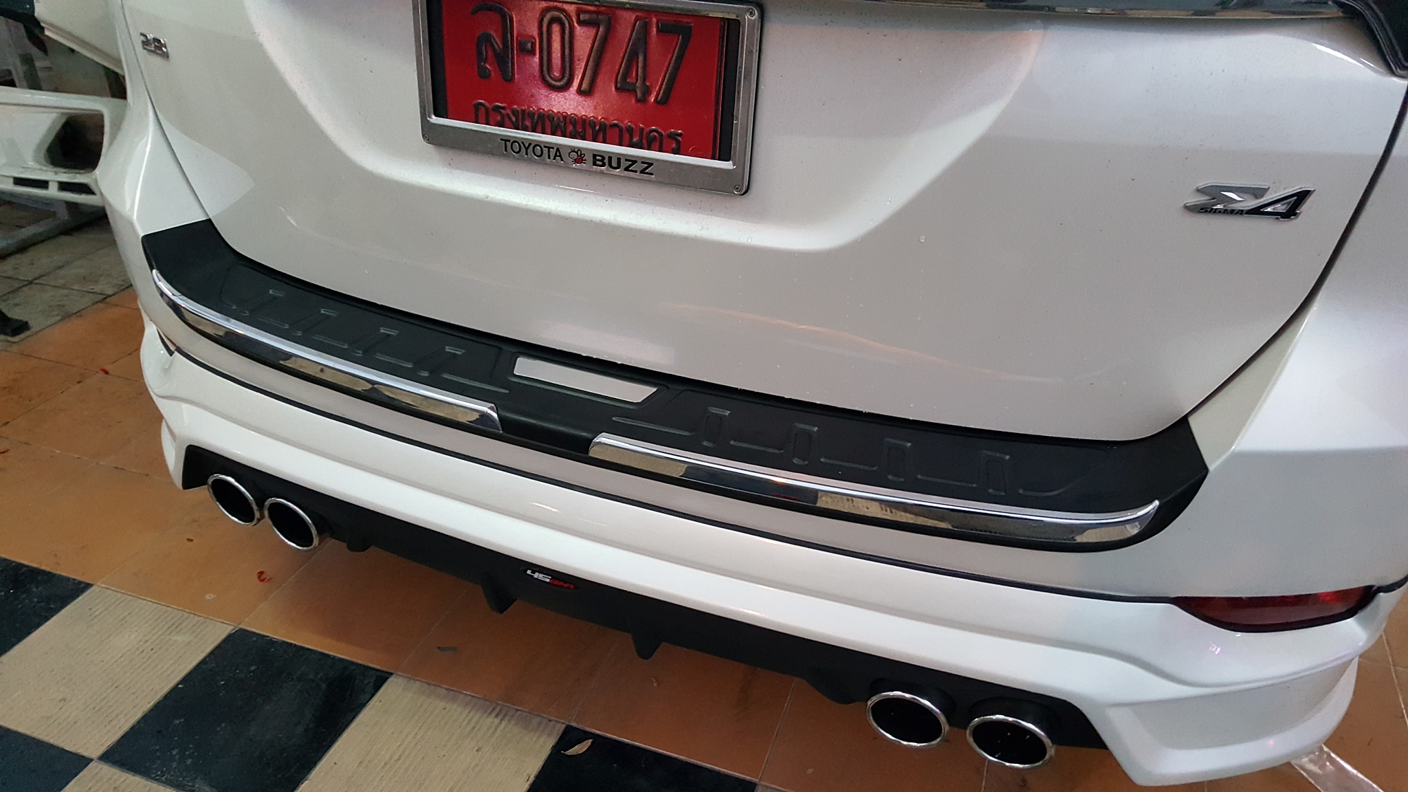 1197 กันรอยท้ายแบบเต็ม New Fortuner TFP