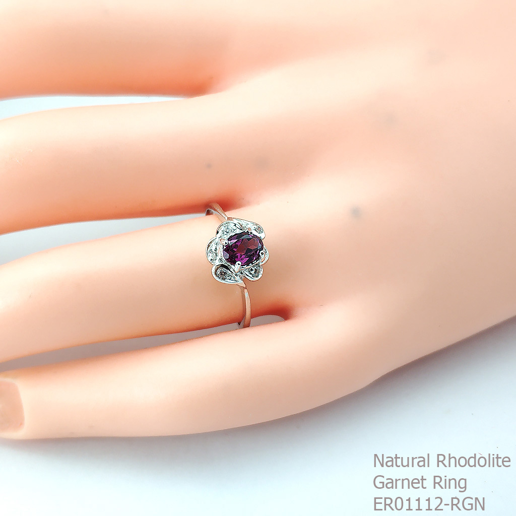 SKJewelryFactory แหวนเงินแท้ 92.5% ฝังพลอยโรโดไลท์การ์เน็ตแท้(สีแดงอมม่วง) ER01112-RGN