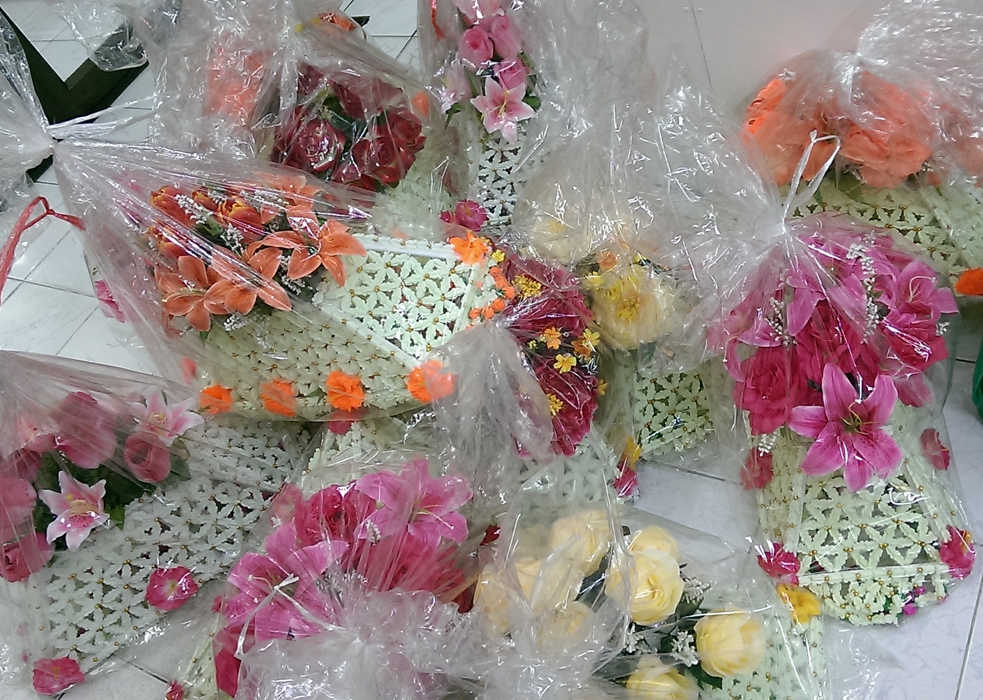 ครอบไตรดอกรักอย่างดี (ตาถี่)