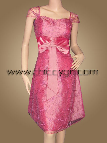 ชุดราตรีผ้าไหมสีบีทรูทโกลด์แบบมีแขนหุ้มผ้าโปร่งบางปักไหมชมพูพันดิ้นเงินลายวิจิตรปราณีต หรูมาก