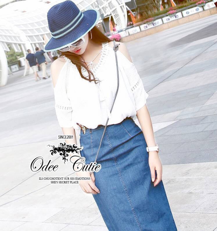 พร้อมส่ง เสื้อทรงเว้าไหล่ หลวมๆชิคๆแต่งลูกไม้