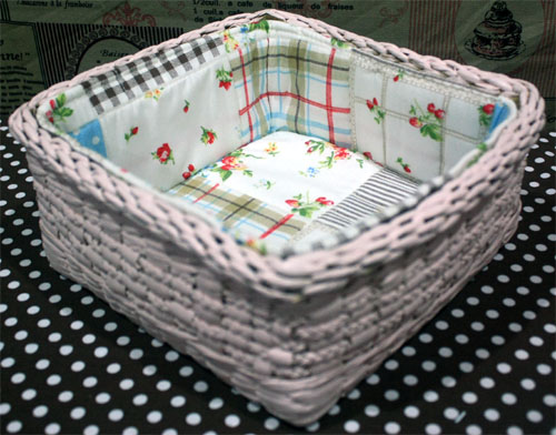 ชิ้นงานดิบ ผักตบชวา ทำ Decoupage งานเพนท์ ตระกร้าทรงจตุรัส บุผ้าวินเทจตีตาราง ทำสีสำเร็จพร้อมติดลาย สีชมพู