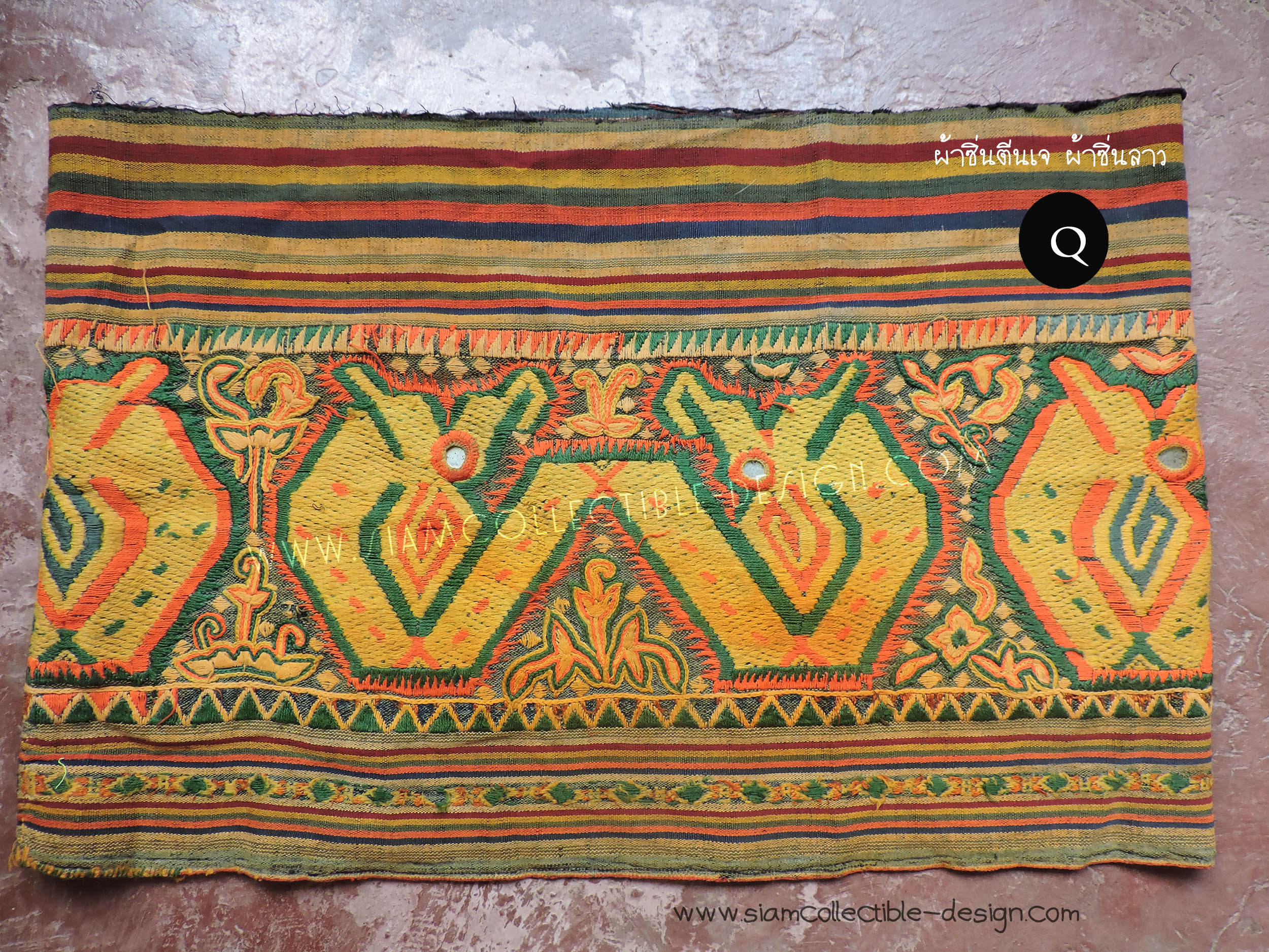 ผ้าปักม้งลาว เสื้อผ้าซิ่นตีนจก ผ้าฝ้ายจากลาว Code Q / Embroidery Hmong Laos Code Q