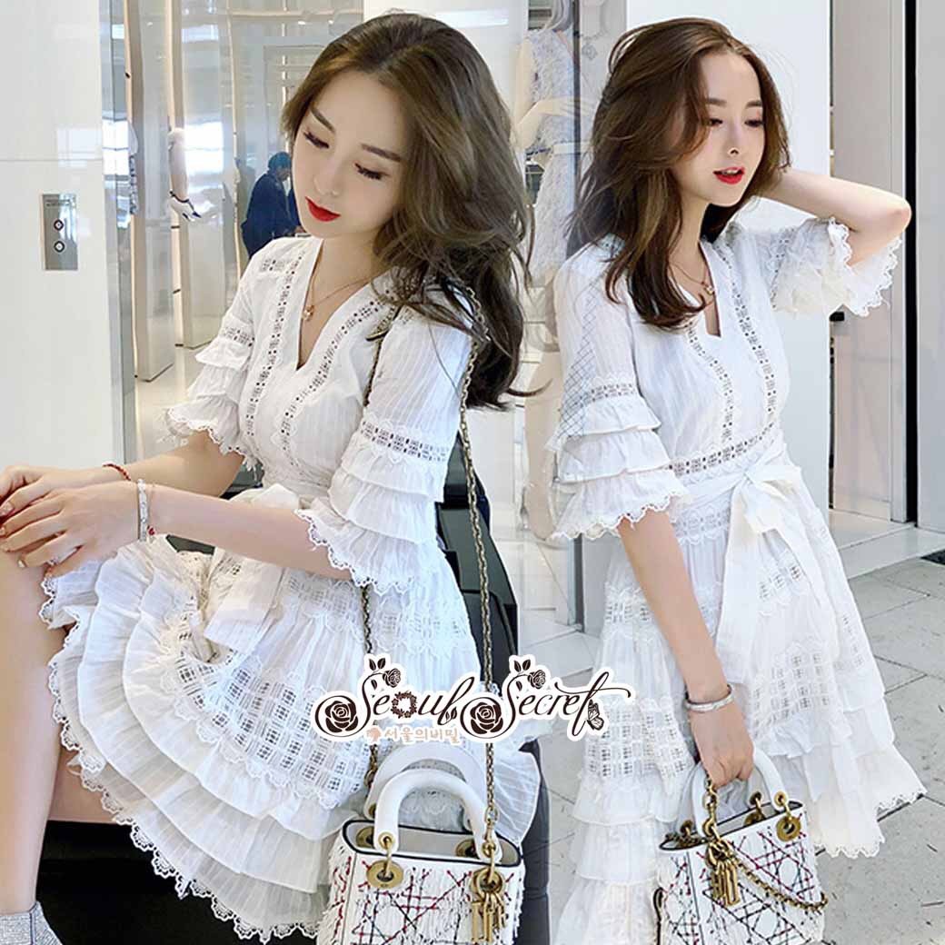 เดรสเกาหลี พร้อมส่ง เดรสโทนสีขาวคลาสสิกทรงคอวี