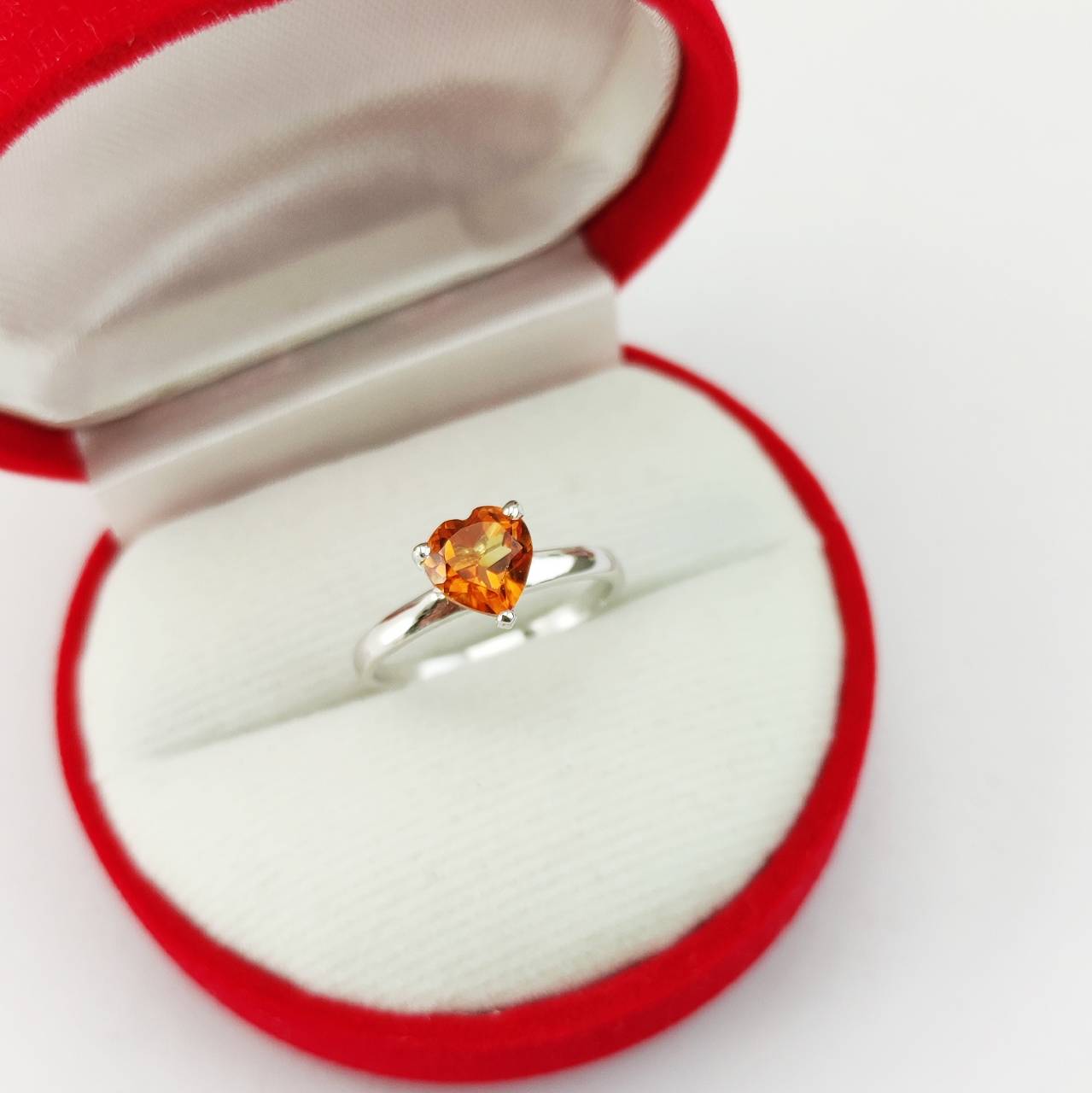 SKJewelryFactory SKJewelryFactory แหวนหัวใจ พลอยซิทรินแท้ สีเหลืองเข้ม สไตล์แหวนชูยอด พลอยสวยสดงดงาม ER02397-CIT เหลือง