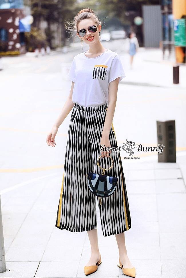 เสื้อผ้าเกาหลี พร้อมส่ง เสื้อยืดสีขาว กับ กางเกง