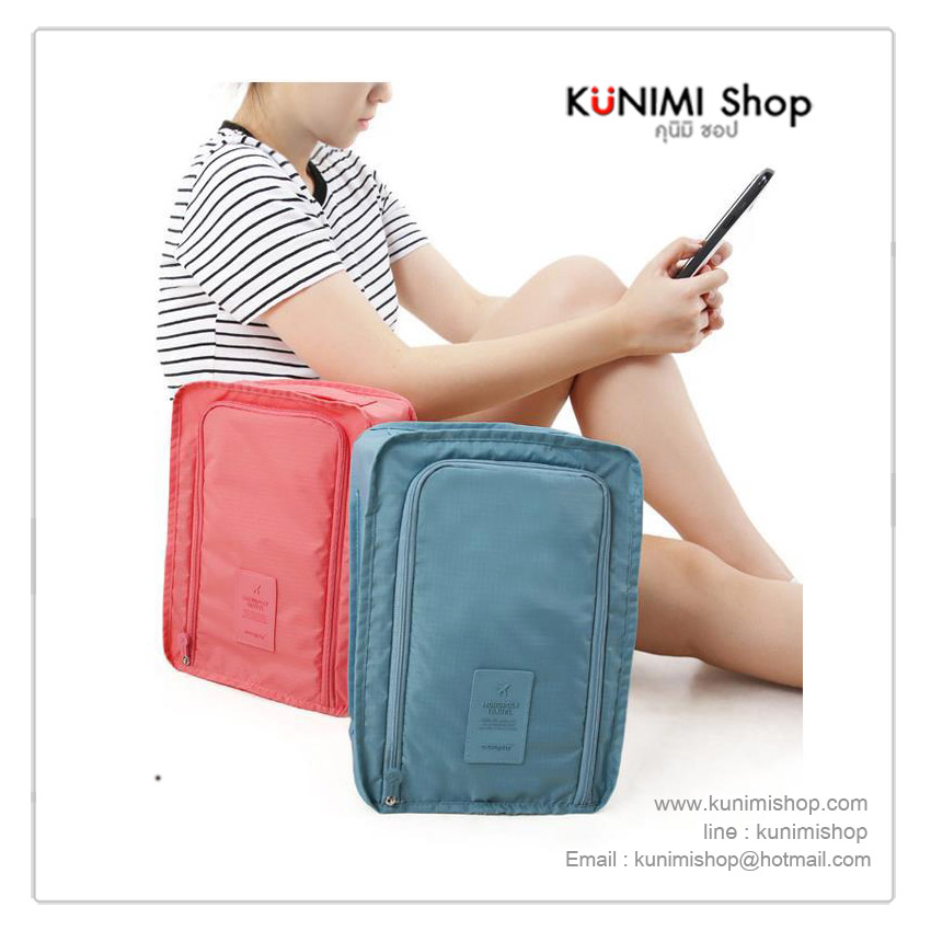  กระเป๋าจัดเก็บสิ่งของ กระเป๋าจัดระเบียบสิ่งของ สาสมารถใส่รองเท้าผ้าใบ รองเท้ากีฬา ออกกำลังกาย รองเท้าแตะ รองเท้าใส่เล่น หรือของใช้ต่างๆ เช่น ผ้าขนหนู ถุงเท้า ผ้าเช็ดตัว กระติกน้ำ เป็นต้น สำหรับพกพาเดินทาง ท่องเที่ยว มีซิปเปิดปิด สะดวกในการจัดเก็บ พร้อมหูหิ้ว * โดยรุ่น Ver. 3 นี้ ตรงช่องใส่รองเท้าจะไม่มีที่กั้นเหมือนกับ รุ่น Ver.2 ครับ * ขนาด กว้าง 21.5 x ยาว 30.5 x หนา 11 cm. 