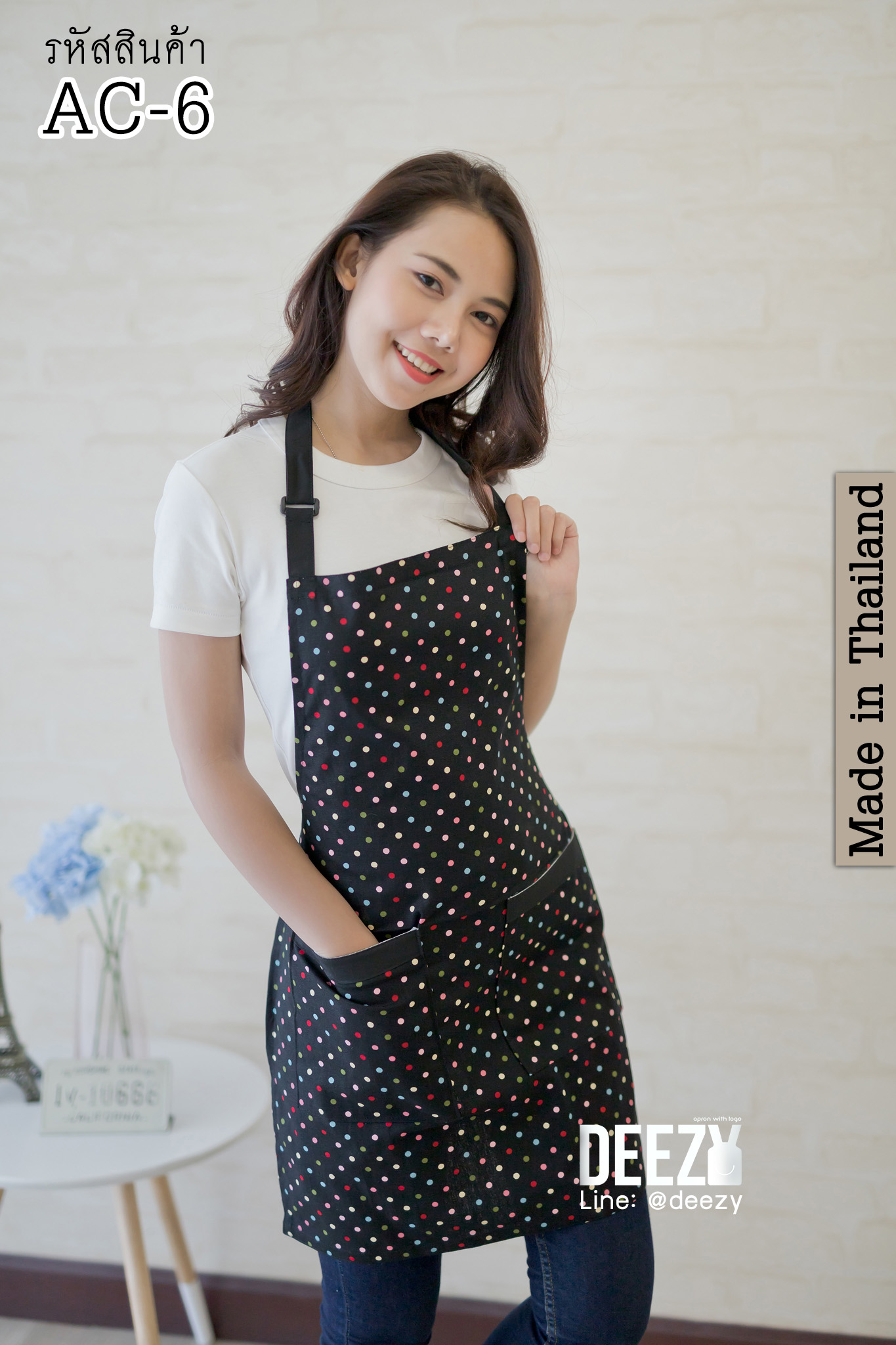 ผ้ากันเปื้อน แคนวาสพิมพ์ลาย สีดำจุดสลับสี แต่งดำ