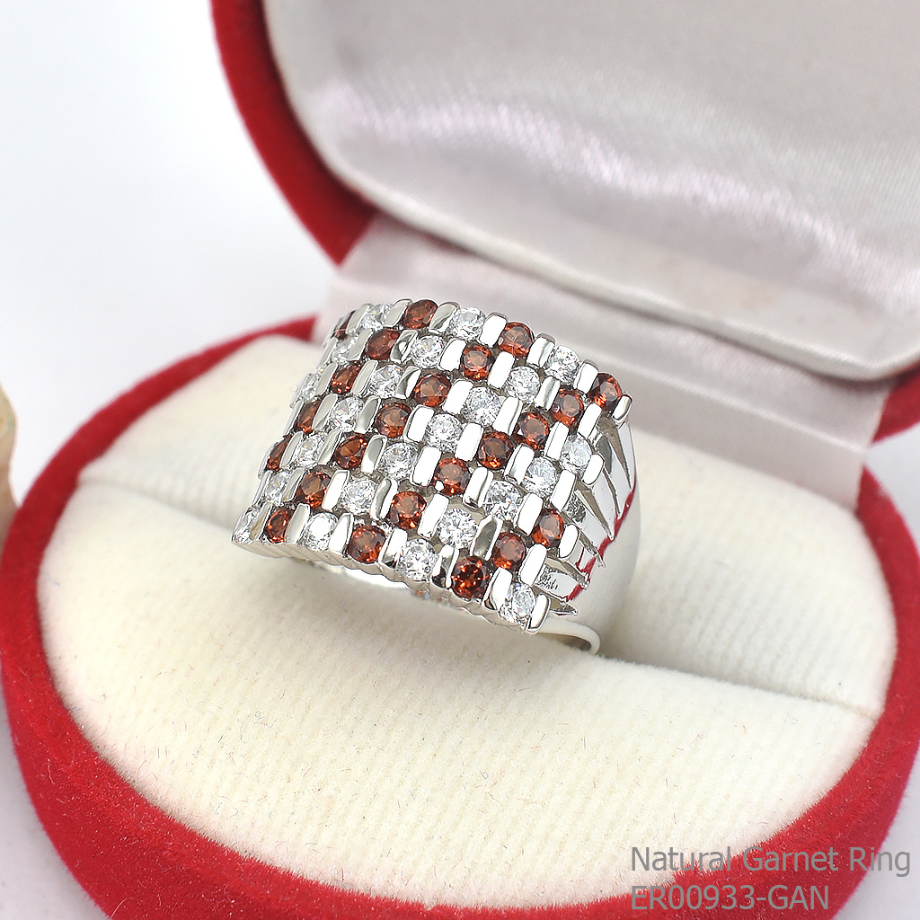 SKJewelryFactory แหวนโกเมนแแท้สลับเพชร ดีไซน์หน้าสี่เหลี่ยม ฝังพลอยทแยงสีสลับเพชร ตัวเรือนเงินแท้ ER00933-GAN