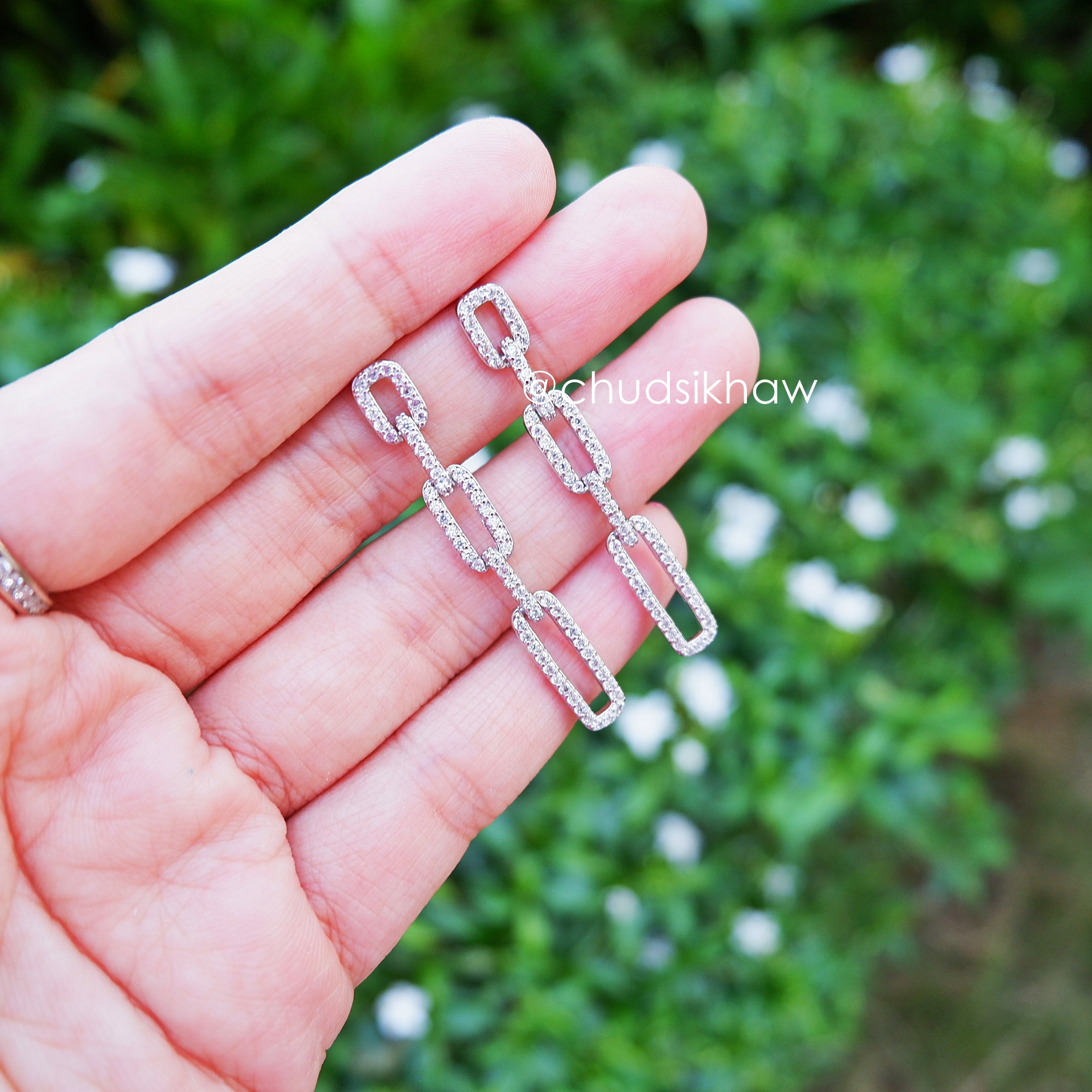 ต่างหูหลายแบบน่ารัก เล่นไฟ มุกแวววาว สวย ราคา 190 - 350 บาท
