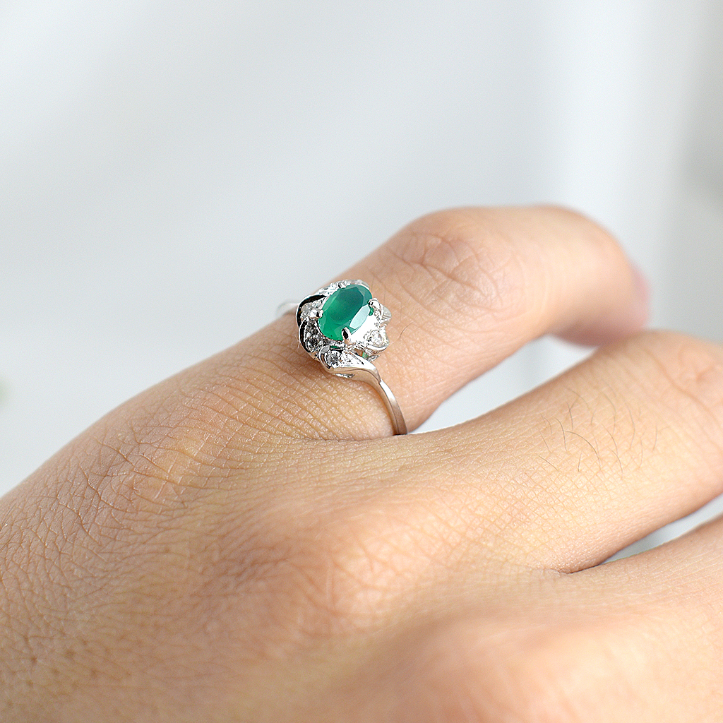 SKJewelryFactory แหวนเงินแท้ 92.5% ฝังพลอยกรีนอะเกทแท้ ล้อมเพชร ก้านแหวนเล็กใส่สบายนิ้ว ER01112-GAG