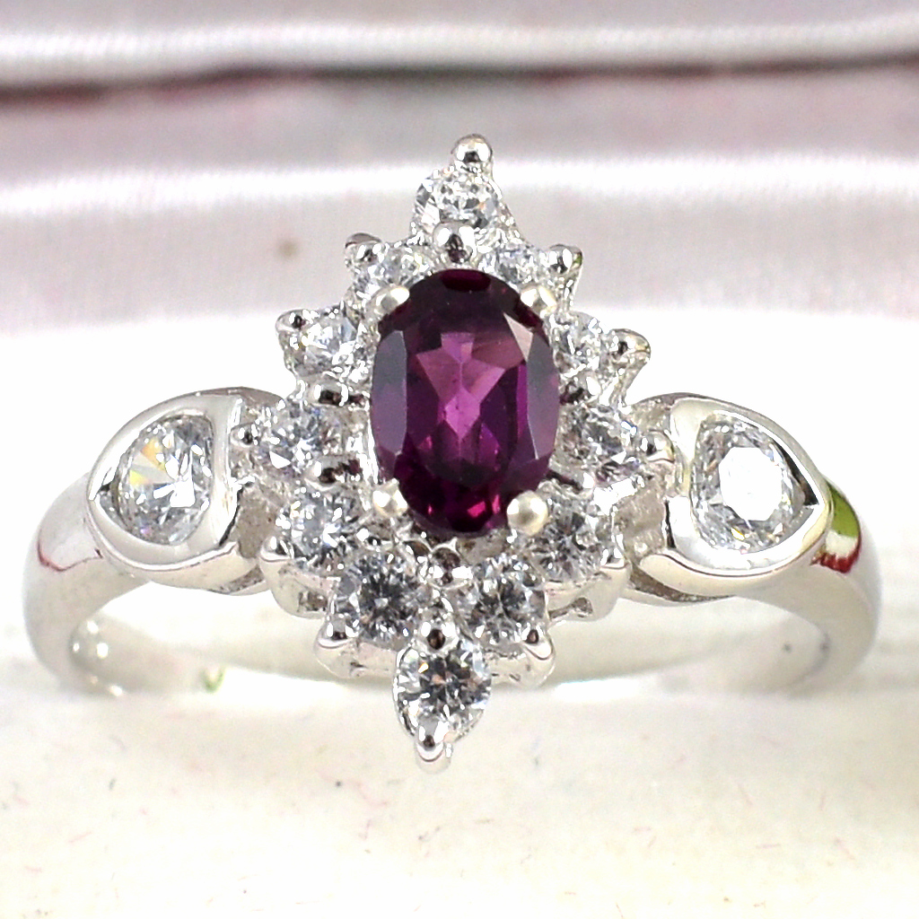 SKJewelryFactory แหวนเงินแท้ 92.5% ฝังพลอยโรโดไลท์การ์เน็ตแท้ ER01585-RGN
