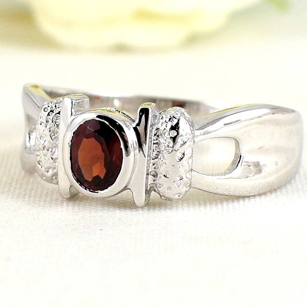 SKJewelryFactory แหวนพลอยเม็ดเดี่ยว โกเมนแท้ ตัวเรือนเงินแท้ ER00850-GAN