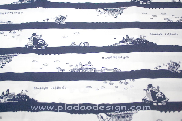ผ้า Cotton พิมพ์ลาย สำหรับทำงานฝีมือ หรือบุชิ้นงาน - ลาย Pirate's Island โทนน้ำเงิน