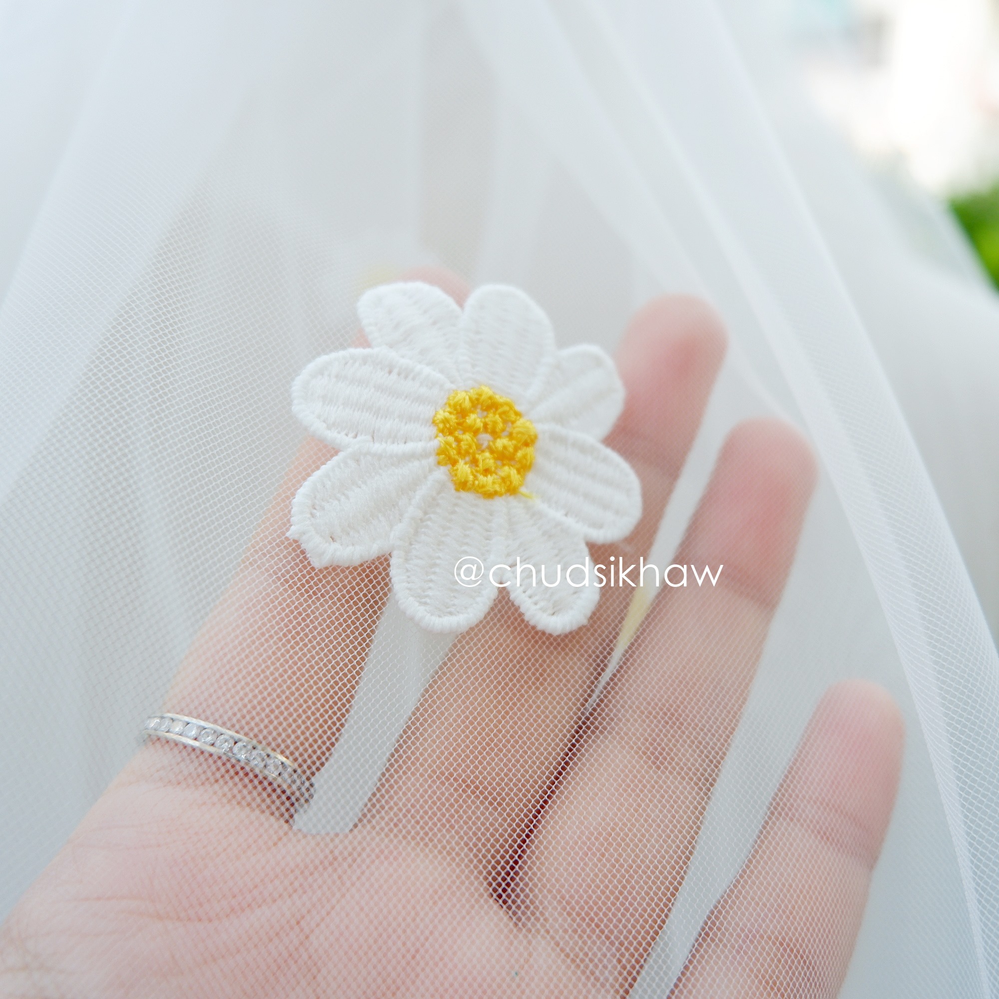 เวล Veil ติดดอกเดซี่น่ารัก ๆ ยาว 60 ซม. หวีสับสีทอง ผ้านิ่มสลวยเนื้อละเอียด