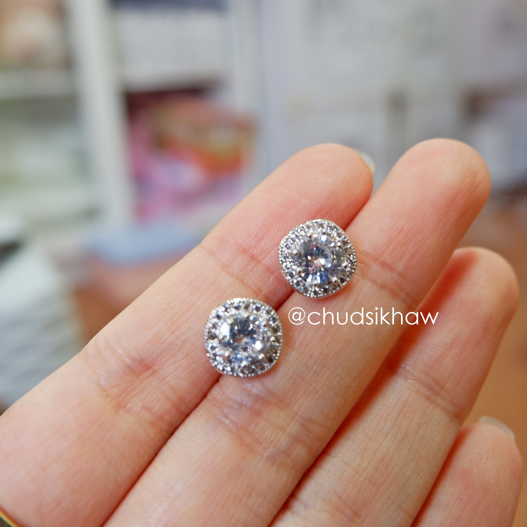 ต่างหูหลายแบบน่ารัก เล่นไฟ มุกแวววาว สวย ราคา 190 - 350 บาท