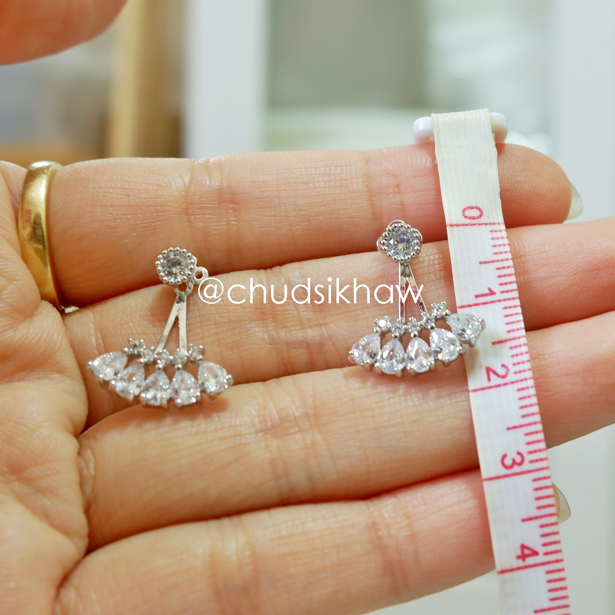 ต่างหูหลายแบบน่ารัก เล่นไฟ มุกแวววาว สวย ราคา 190 - 350 บาท