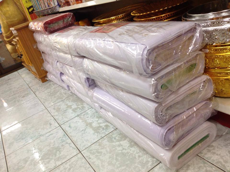 ผ้าขาวพับ แหม่มแดง