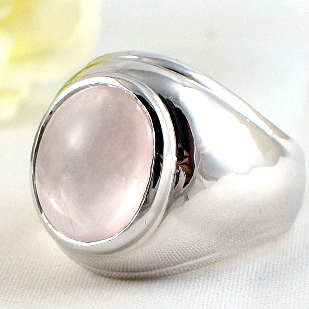 SKJewelryFactory แหวนชาย ทรงมอญ พลอยโรสควอทซ์แท้ จะช่วยเพิ่มความอบอุ่น มิตรภาพ และความจริงใจ MR00488-ROQ