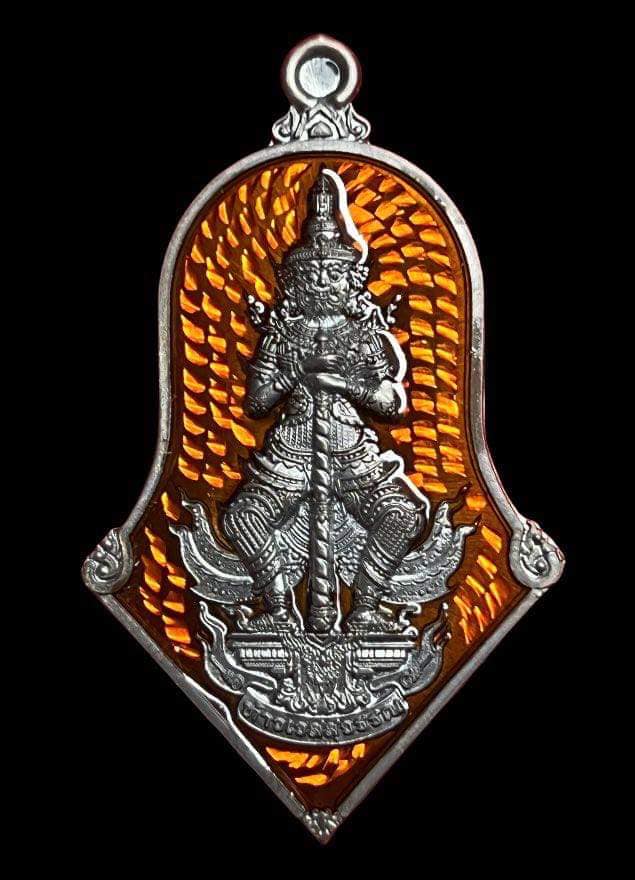 เหรียญท้าวเวสสุวรรณ ที่ระลึกพิธีไหว้ครู๙๙ปี หลวงปู่แผ้ว ปวโร วัดรางหมัน เนื้อนวะลงยา