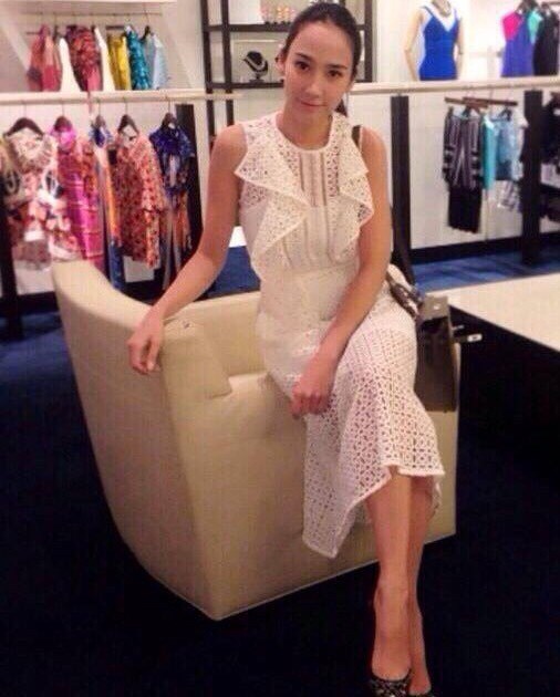 พร้อมส่ง Dress ชุดเดรสสีขาว เนื้อผ้าลายถักโครเชย์