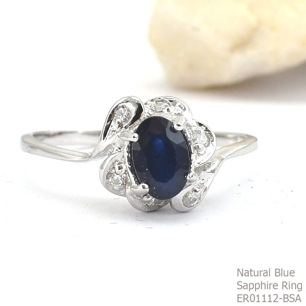 SKJewelryfactory แหวนไพลินแท้ พลอยแท้ สีน้ำเงินเข้ม ล้อมเพชร ER01112-BSA